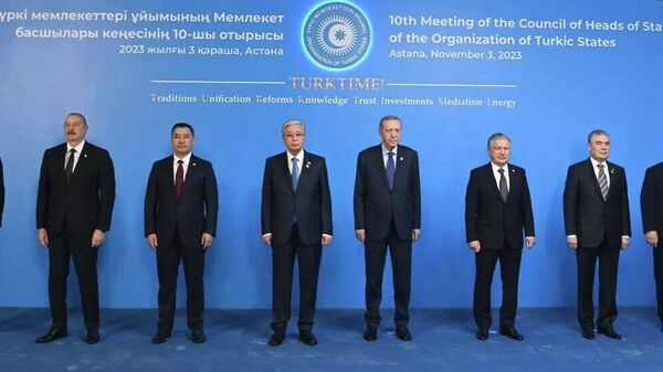 Совместное фото участников 10-го саммита Организации тюркских государств в Астане - Sputnik Таджикистан