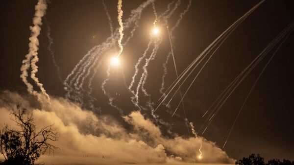 Израильские бомбардировки в секторе Газа на фоне продолжающихся боев между Израилем и палестинским движением ХАМАС - Sputnik Тоҷикистон