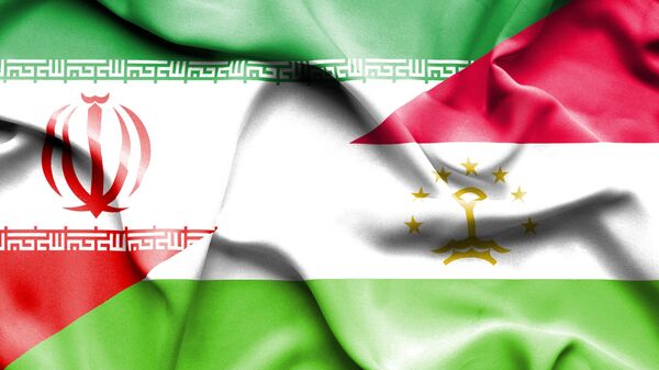 Флаги Ирана и Таджикистана  - Sputnik Таджикистан