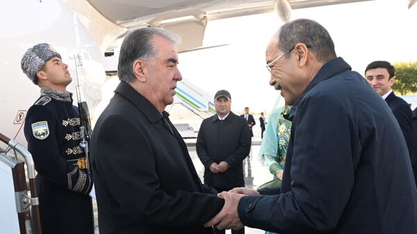 Рахмон прибыл в Ташкент - Sputnik Таджикистан