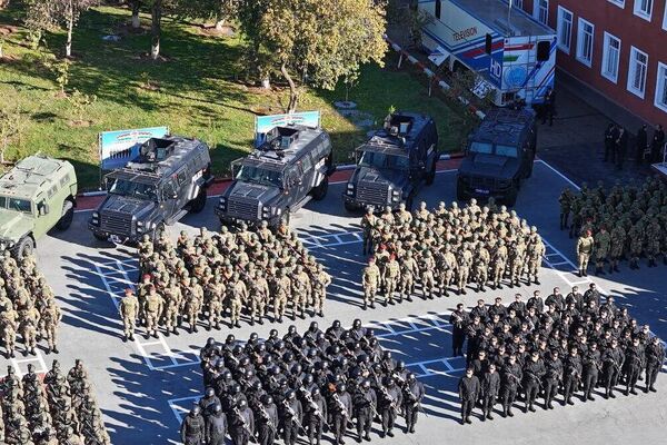 В Таджикистане прошел военный парад подразделений МВД по случаю Дня милиции. - Sputnik Таджикистан