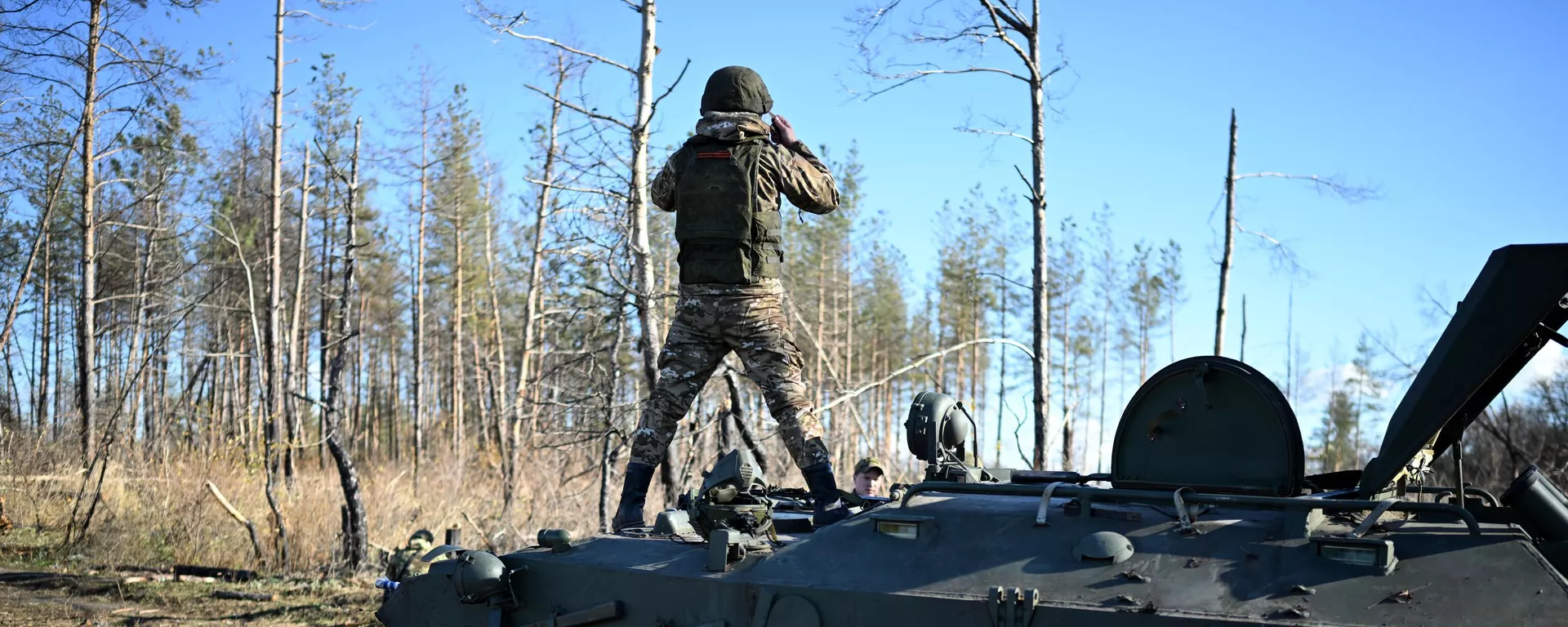 Военнослужащие ВС РФ во время прохождения боевой подготовки на одном из полигонов в зоне специальной военной операции - Sputnik Тоҷикистон, 1920, 12.12.2023