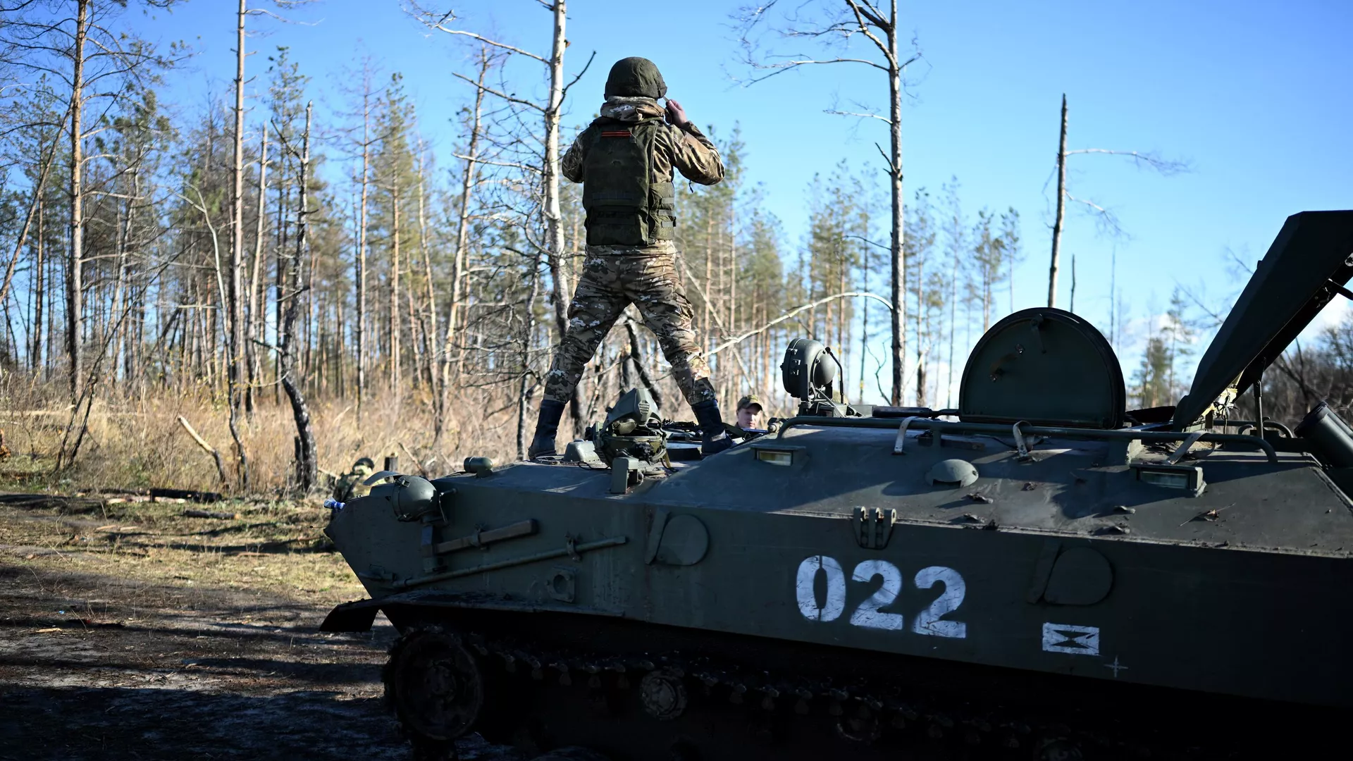 Военнослужащие ВС РФ во время прохождения боевой подготовки на одном из полигонов в зоне специальной военной операции - Sputnik Тоҷикистон, 1920, 12.12.2023