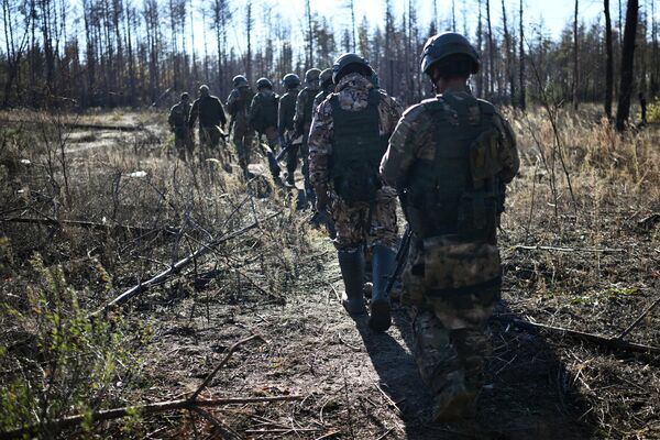 В районы боевых действий военнослужащие должны направляться после подготовки и боевого слаживания. - Sputnik Таджикистан