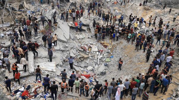 Разрушения от израильской бомбардировки в Хан-Юнисе на юге сектора Газа - Sputnik Таджикистан