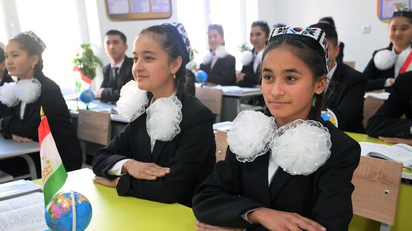 Таджикские школьники - Sputnik Таджикистан