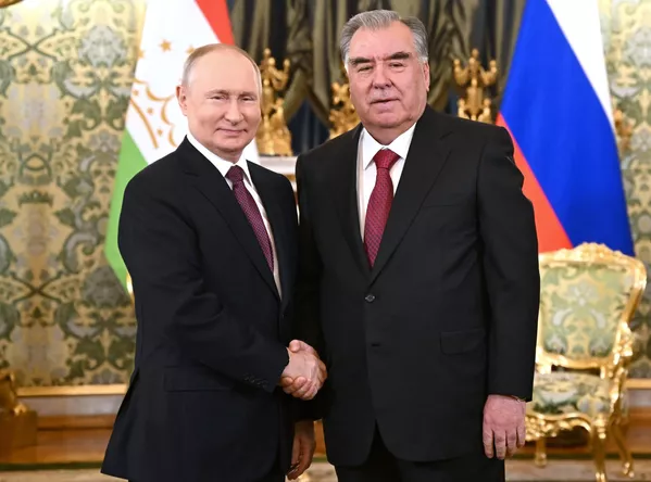 Мулоқоти раисиҷумҳури Русия Владимир Путин ва Эмомалӣ Раҳмон, раисиҷумҳури Тоҷикистон, дар доираи маҳдуд. - Sputnik Тоҷикистон