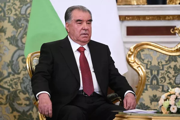 Эмомалӣ Раҳмон дар Маскав. - Sputnik Тоҷикистон