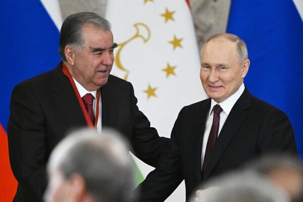 Рахмон назвал орден от РФ заслугой всего таджикского народа. - Sputnik Таджикистан