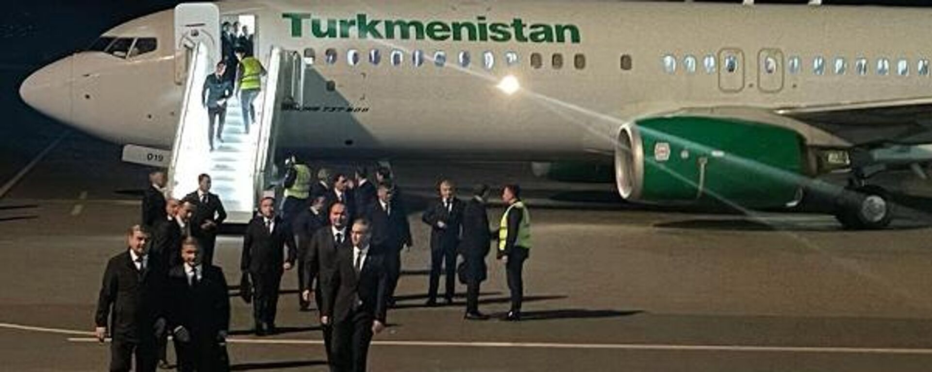 Делегация Туркменистана прибыла в Таджикистан - Sputnik Таджикистан, 1920, 27.11.2023