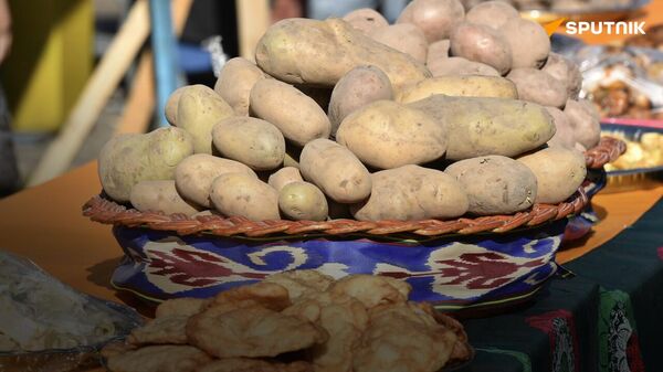 Второй хлеб: фестиваль картофеля прошел в Душанбе - Sputnik Таджикистан