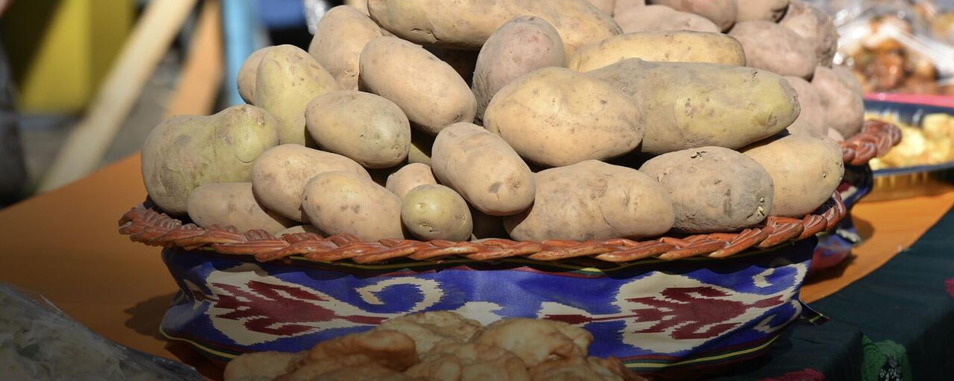 Второй хлеб: фестиваль картофеля прошел в Душанбе - Sputnik Таджикистан, 1920, 27.11.2023