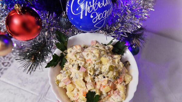 Салат оливье - Sputnik Тоҷикистон