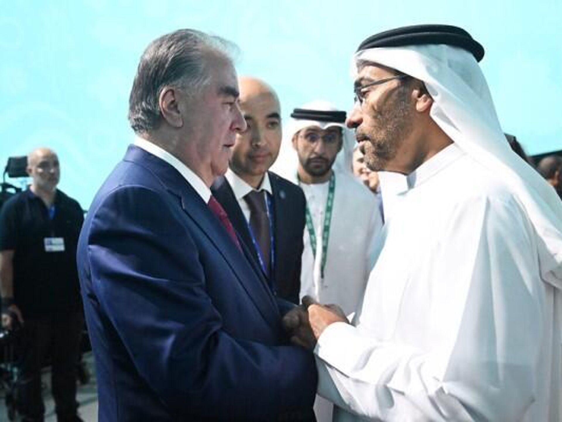 Рахмон встретился с государственным министром ОАЭ