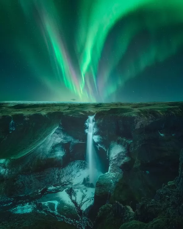 Снимок The dance of the green lady фотографа Luis Cajete, вошедший в 25 лучших снимков конкурса Northern Lights photographer of the year 2023