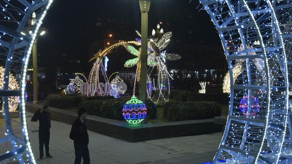 Площадь перед Государственным Цирком Таджикистана в Душанбе - Sputnik Тоҷикистон