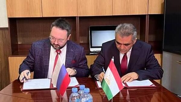 Подписание меморандума о сотрудничестве между Службой связи Таджикистана и российской компанией Питер Ай Икс - Sputnik Таджикистан