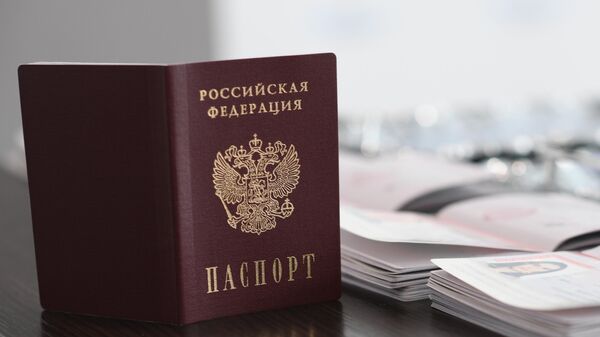 Первые российские паспорта выдали жителям Мелитополя - Sputnik Таджикистан