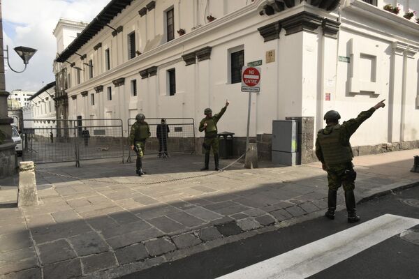 Силы безопасности оцепили главную площадь и президентский дворец. - Sputnik Таджикистан