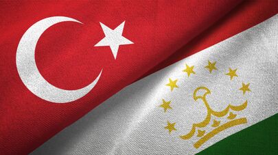 Флаги Таджикистана и Турции