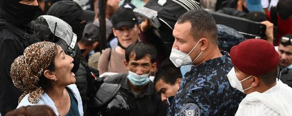 Посадка на вывозной поезд из Ростова-на-Дону в Узбекистан Посадка на вывозной поезд из Ростова-на-Дону в Узбекистан - Sputnik Таджикистан