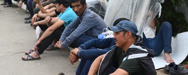 Посадка на вывозной поезд из Ростова-на-Дону в Узбекистан  - Sputnik Таджикистан