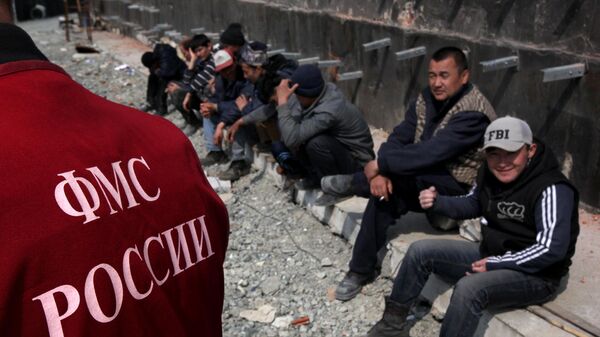 Рейд УФМС по выявлению нелегальных мигрантов - Sputnik Таджикистан