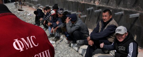 Рейд УФМС по выявлению нелегальных мигрантов - Sputnik Тоҷикистон