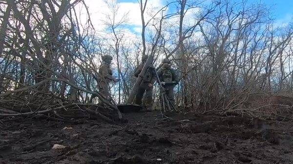 Расчеты 120-мм минометов Сани ВВО уничтожили опорный пункт ВСУ на Южно-Донецком направлении - Sputnik Таджикистан