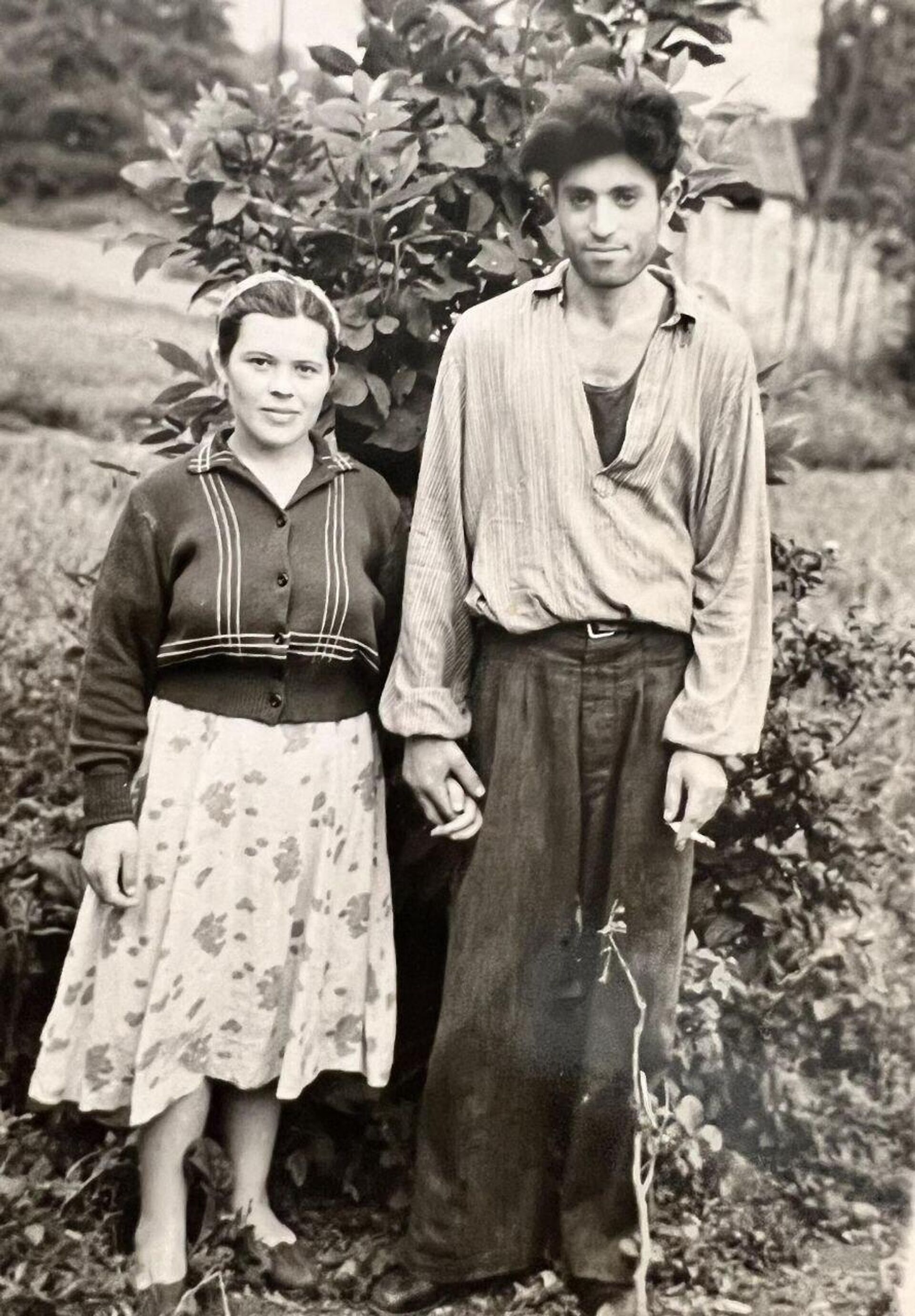 Дедушка и бабушка Зарины Рахмановой, архивное фото - Sputnik Таджикистан, 1920, 15.01.2024