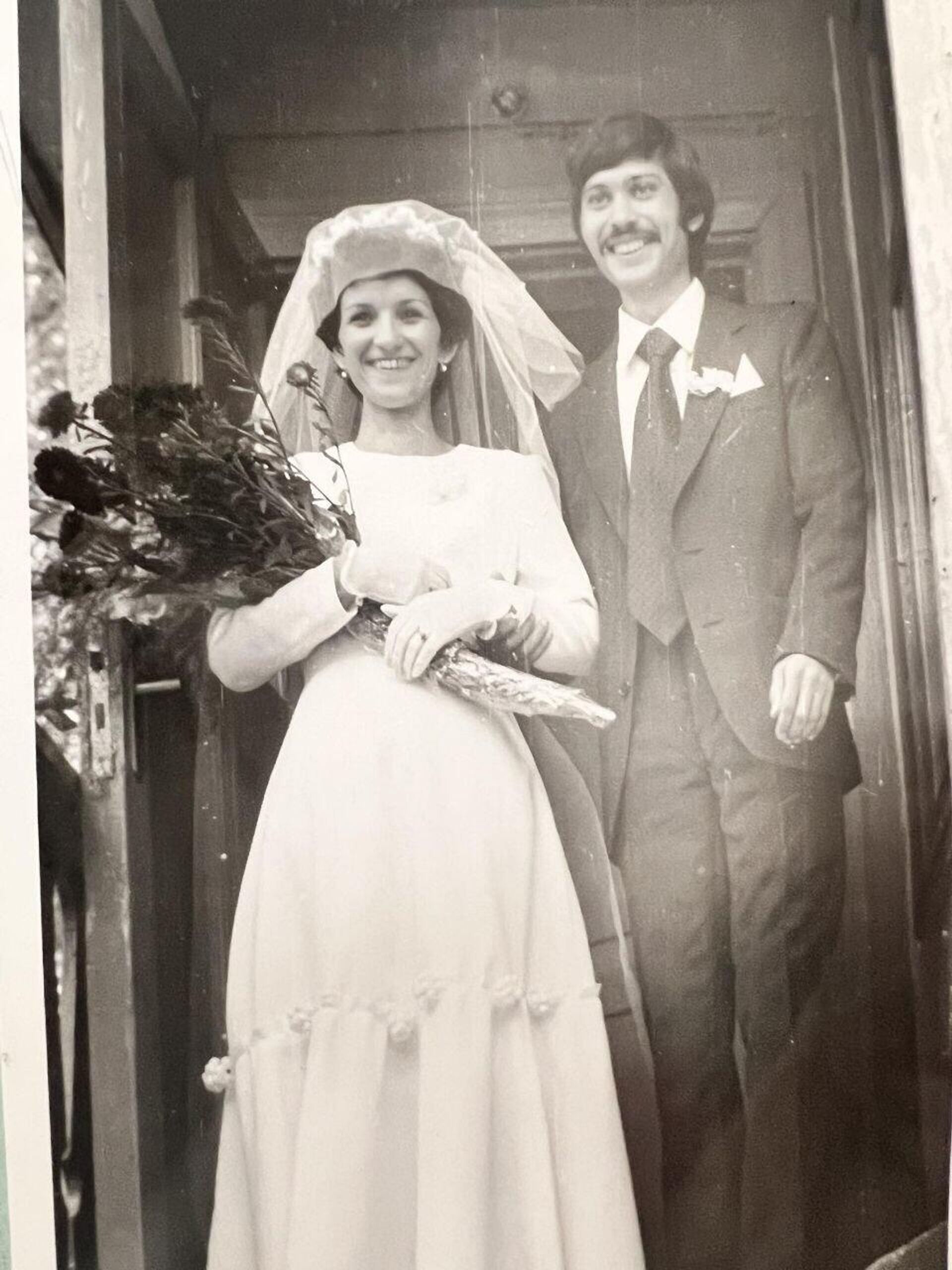 Свадебное фото родителей Зарины, архивное фото - Sputnik Таджикистан, 1920, 15.01.2024