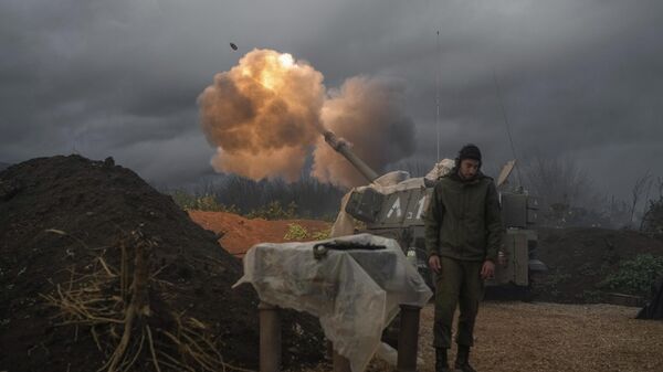 Мобильное артиллерийское подразделение стреляет из северного Израиля в сторону Ливана - Sputnik Тоҷикистон