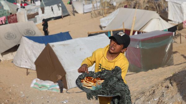 Палестинские беженцы в лагере на границе с Египтом  - Sputnik Тоҷикистон