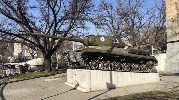 Архитектурный монумент на Площади Победы в Душанбе - Sputnik Таджикистан