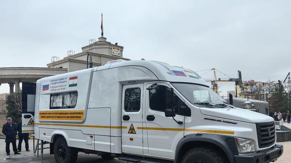 Россия передала Таджикистану специальные противовирусные лаборатории - Sputnik Таджикистан