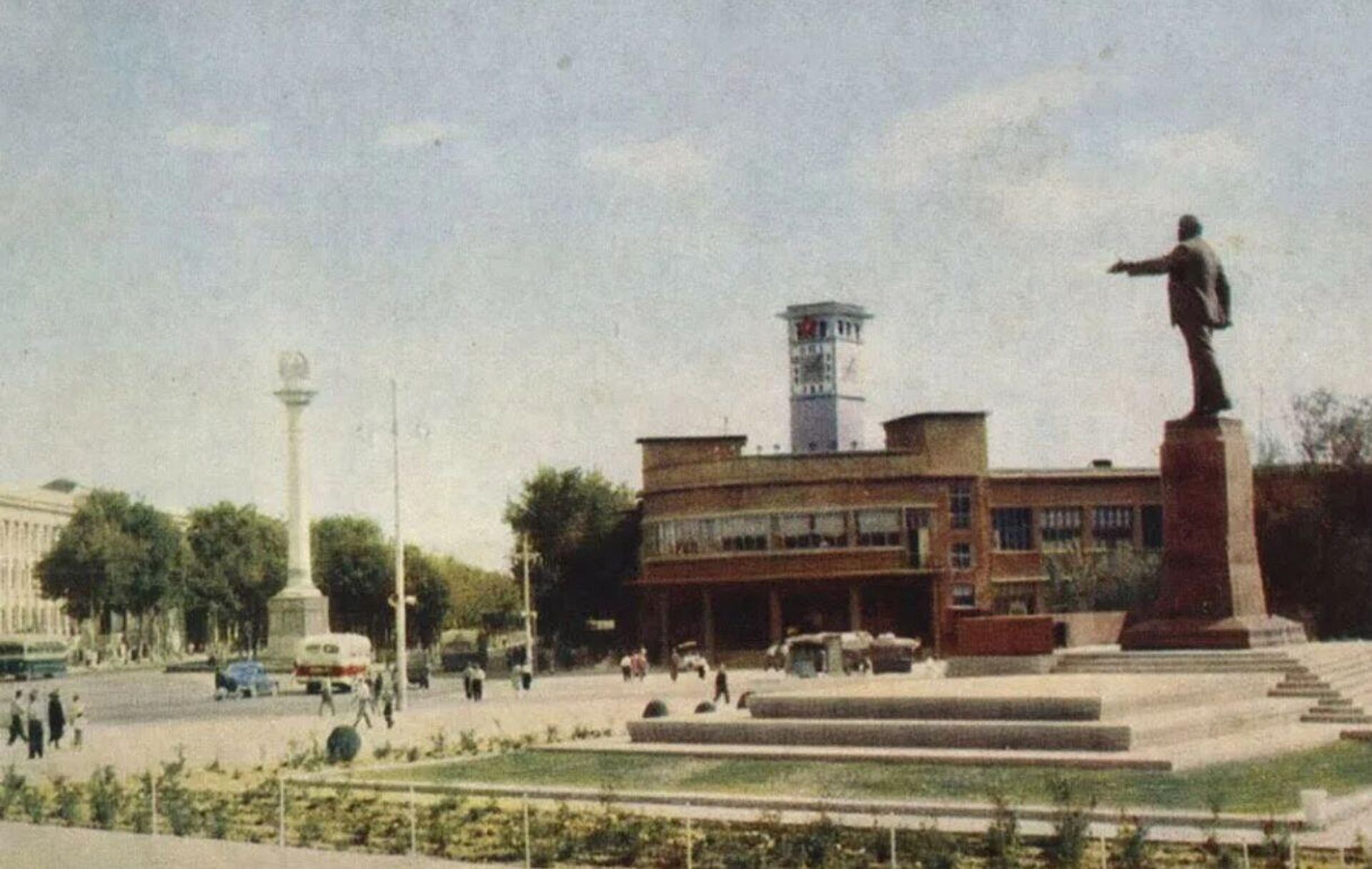 Памятник Ленину на центральной площади Душанбе - Sputnik Таджикистан, 1920, 28.01.2024