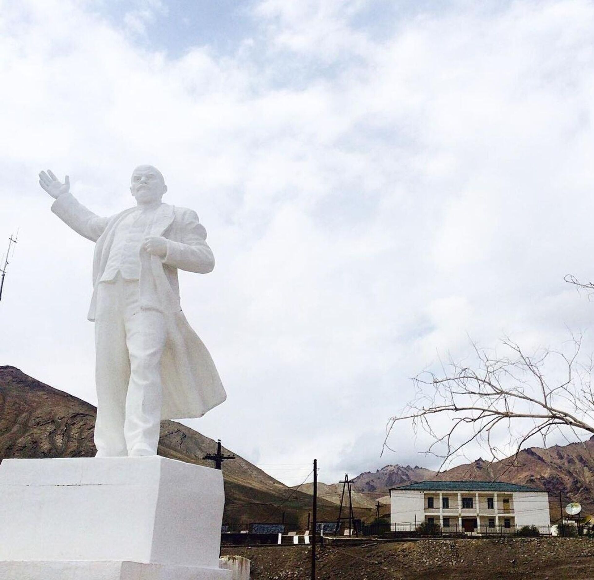 Памятник Ленину в Хороге - Sputnik Таджикистан, 1920, 28.01.2024