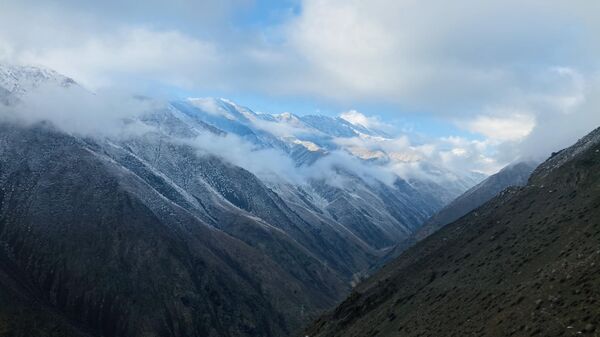 Снег на перевале, дорога Худжанд-Душанбе - Sputnik Таджикистан