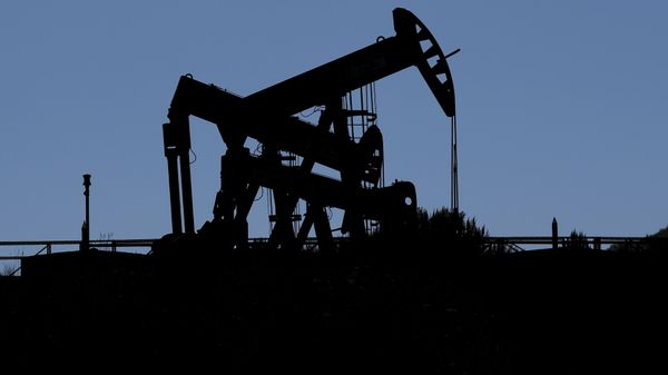 Нефтедобывающая установка - Sputnik Тоҷикистон