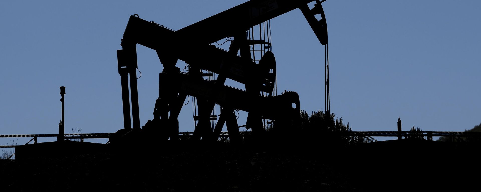 Нефтедобывающая установка - Sputnik Тоҷикистон, 1920, 08.07.2026