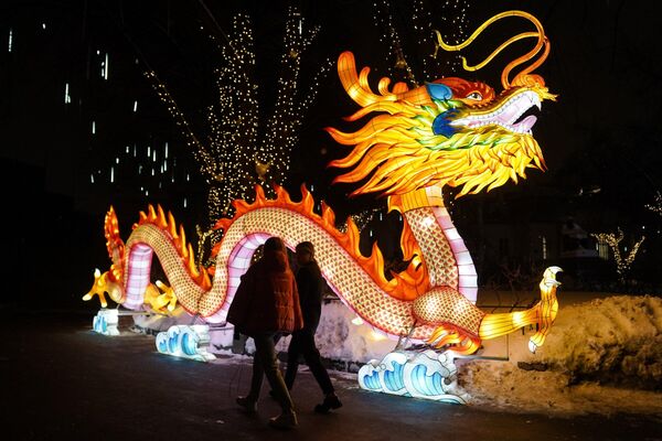 Праздничные украшения в рамках фестиваля Китайский Новый год в Москве - Sputnik Таджикистан