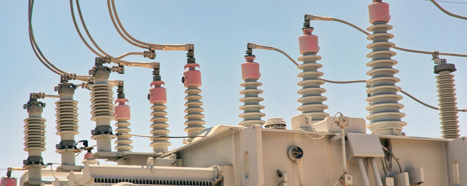 Электрические провода  - Sputnik Таджикистан, 1920, 15.11.2025