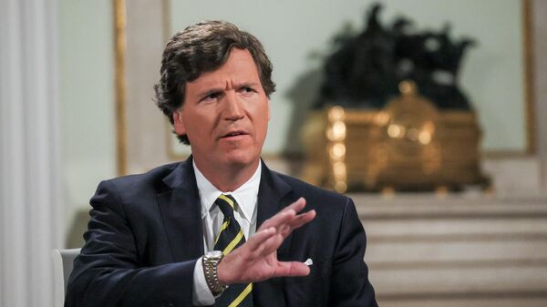 Американский журналист, основатель видеоплатформы Tucker Carlson Network Такер Карлсон - Sputnik Тоҷикистон