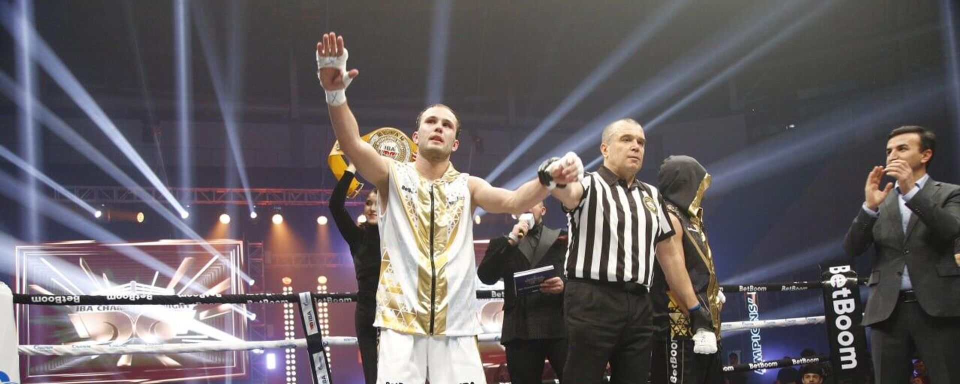 Таджикский боксёр Баходур Усмонов  - Sputnik Таджикистан, 1920, 17.01.2026