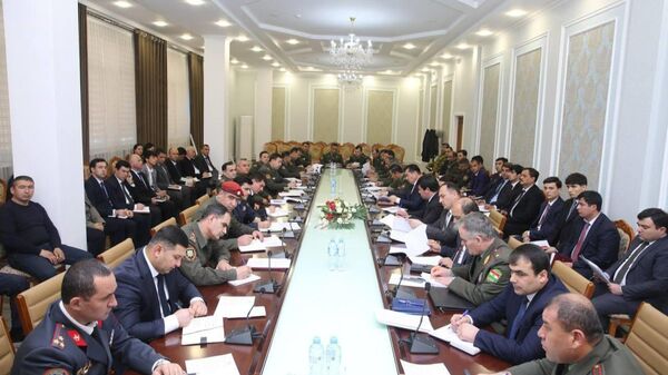 Заседание рабочей группы под руководством  заместителя председателя города в честь празднования Дня Вооруженных Сил Таджикистан - Sputnik Тоҷикистон