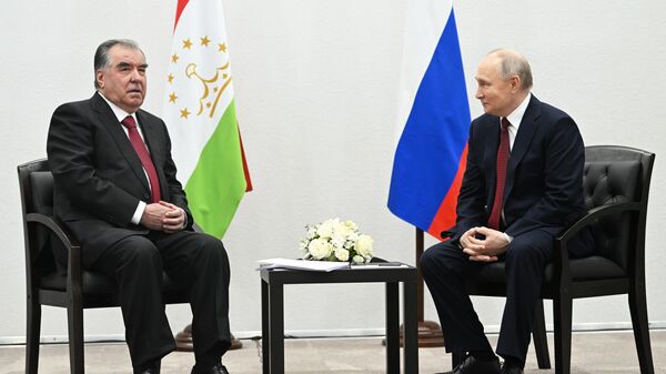 Президенты России и Таджикистана Владимир Путин и Эмомали Рахмон - Sputnik Тоҷикистон