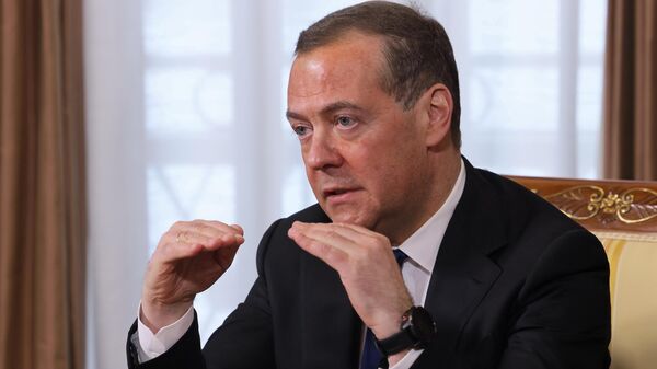 Заместитель председателя Совбеза РФ Д. Медведев дал интервью российским СМИ - Sputnik Тоҷикистон