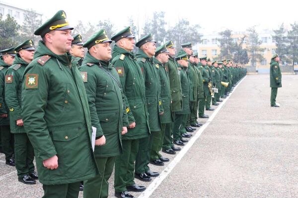 Торжественный митинг по случаю Дня защитника Отечества на 201-й военной базе в Таджикистане - Sputnik Таджикистан