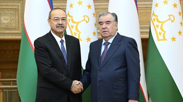 Президент Таджикистана Эмомали Рахмон и премьер-министр Узбекистана Абдулла Арипов - Sputnik Таджикистан