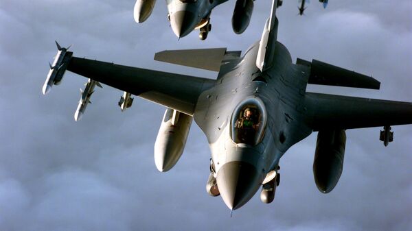 Истребители F-16 Fighting Falcons. Архивное фото - Sputnik Таджикистан
